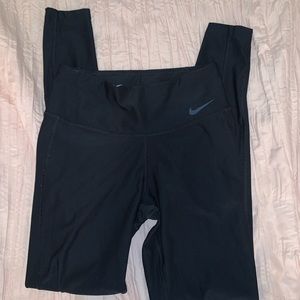 Black Nike leggings